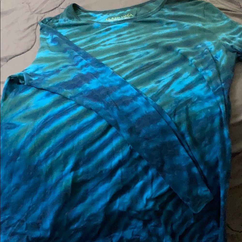 Earth Yoga Long Sleeved Shirt Size XL